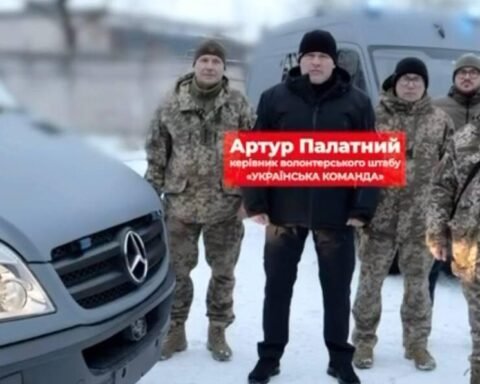 Волонтери «Української команди» передали 143 бригаді ЗСУ автомобіль швидкої допомоги