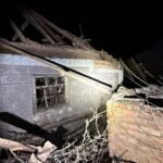 Обстріли Нікопольщини: поранений чоловік, пошкоджені будинки та інфраструктура