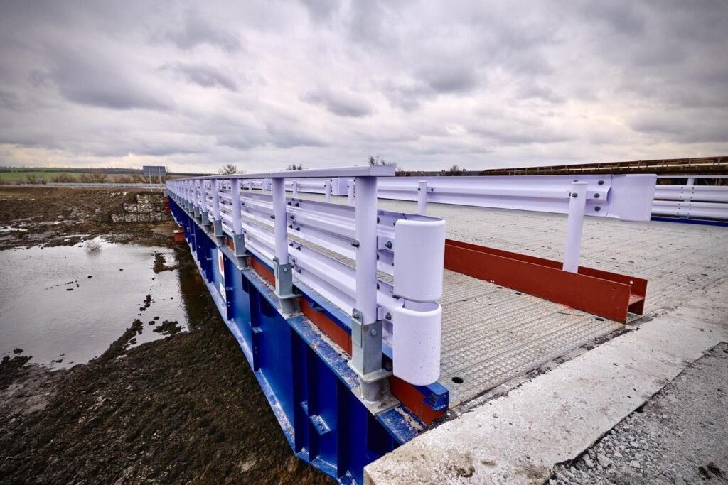 На Дніпровщині відкрили рух тимчасовим японським мостом