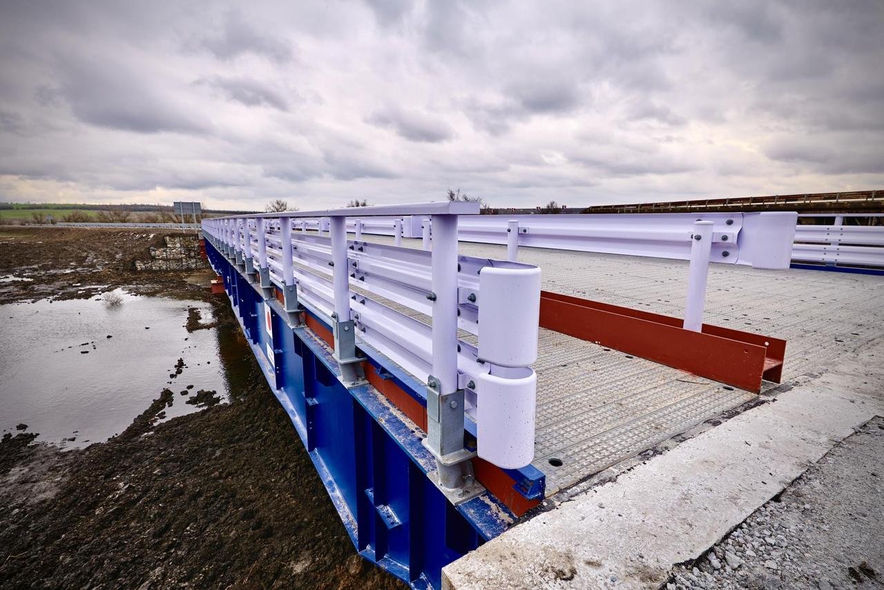 На Дніпровщині відкрили рух тимчасовим японським мостом