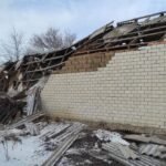 Обстріли Нікопольщини: зруйнований будинок, пошкоджені багатоповерхівка та інфраструктура