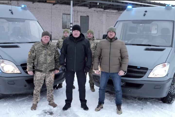 Бійці 20 армійського корпусу отримали машину «швидкої допомоги» від волонтерів «Української команди»