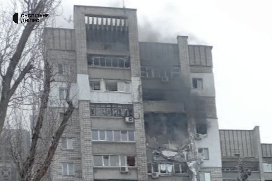 В Дніпрі дрон влучив в багатоповерхівку