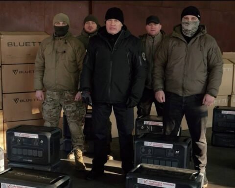 «Українська команда» передала розвідникам ГУР МО зарядні станції для безперебійної роботи техніки