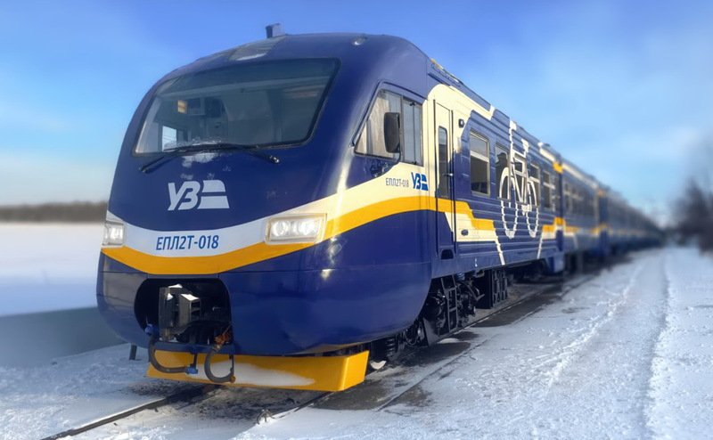 Через ожеледицю поїзди з великими затримками курсують через Дніпро