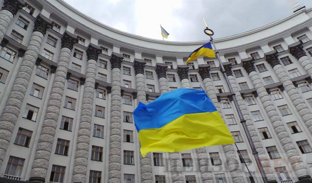 "Перевод "стрілок" та атака на своїх – це подарунок Путіну, – Палатний про претензії центральної влади до Кличка