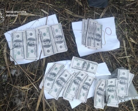 Бронювання за 15 тисяч доларів: у Кривому Розі викрили схему незаконного виїзду за кордон