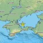 У понеділок, 2 лютого, близько 11:47 поблизу тимчасово окупованого Крим стався землетрус магнітудою 4,8. За даними сейсмологів, епіцентр підземних поштовхів розташовувався приблизно за 78 км на північний захід від міста Керч, а глибина залягання осередку становила близько 10 км.