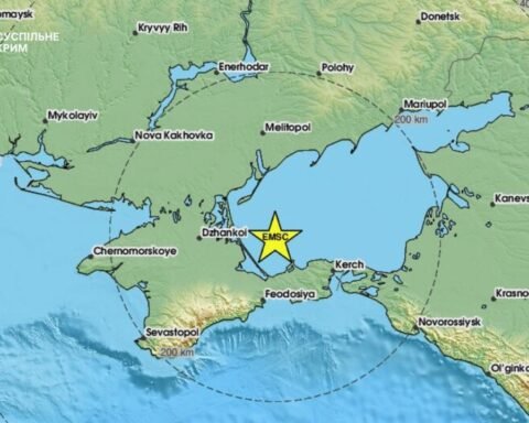У понеділок, 2 лютого, близько 11:47 поблизу тимчасово окупованого Крим стався землетрус магнітудою 4,8. За даними сейсмологів, епіцентр підземних поштовхів розташовувався приблизно за 78 км на північний захід від міста Керч, а глибина залягання осередку становила близько 10 км.