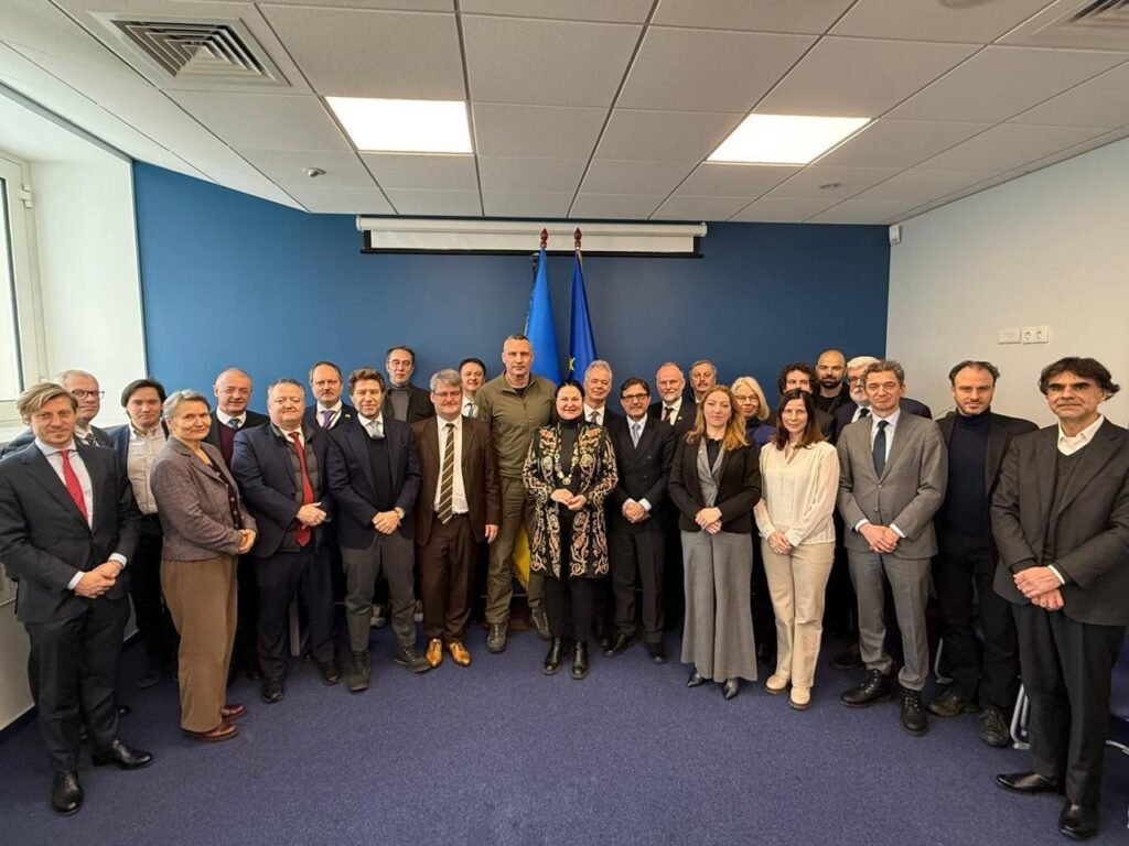 Кличко зустрівся з послами країн ЄС: Київ продовжує залучати допомогу для забезпечення міста світлом, водою і теплом