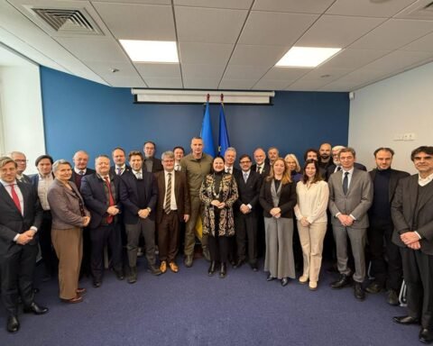 Кличко зустрівся з послами країн ЄС: Київ продовжує залучати допомогу для забезпечення міста світлом, водою і теплом