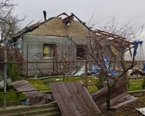 Атаки по Дніпропетровщині: поранені дитина та чоловік, пошкоджено будинки й авто