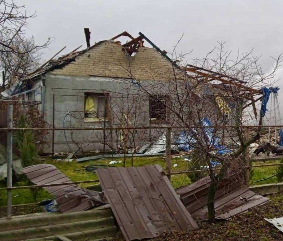 Атаки по Дніпропетровщині: поранені дитина та чоловік, пошкоджено будинки й авто