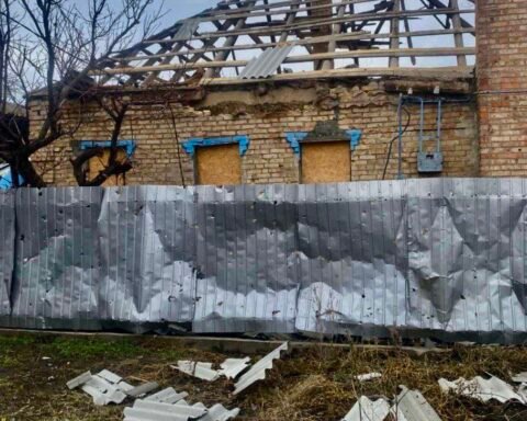 Понад 40 атак за день: на Нікопольщині поранений чоловік, пошкоджені будинки