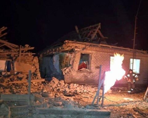 Атаки на Дніпропетровщину: пошкоджені будинки, гімназія та підприємство