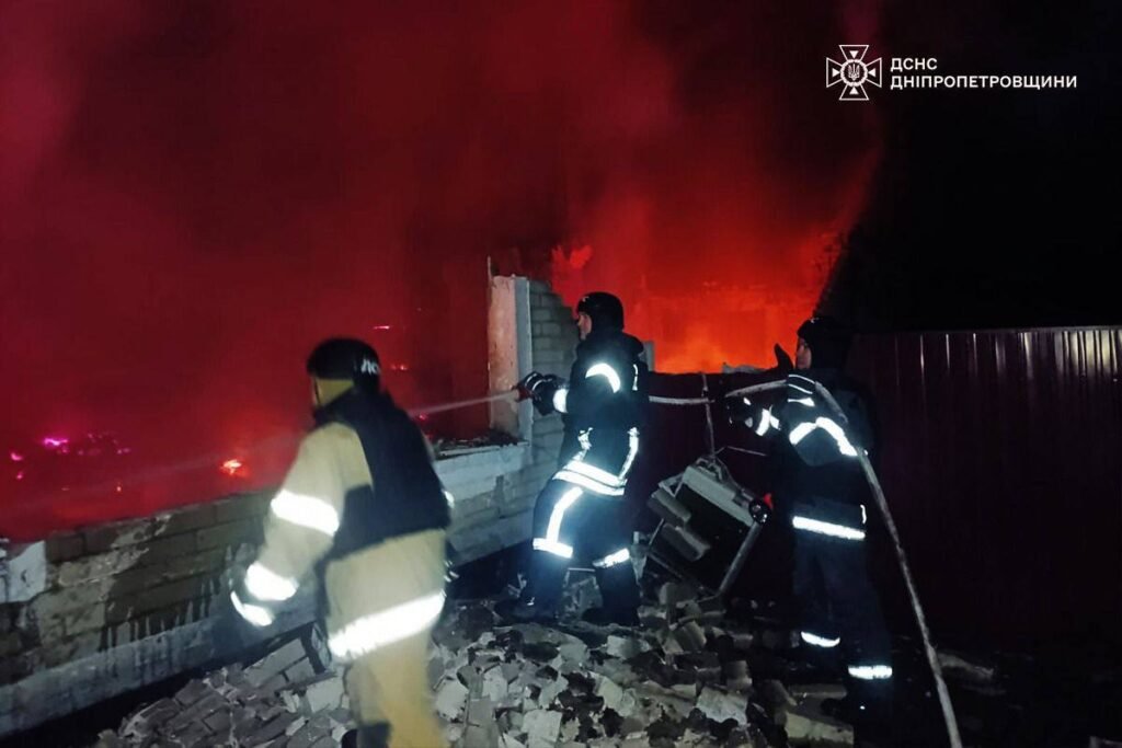 Понад 20 атак на Дніпропетровщині: троє поранених, зруйнована інфраструктура та пожежі