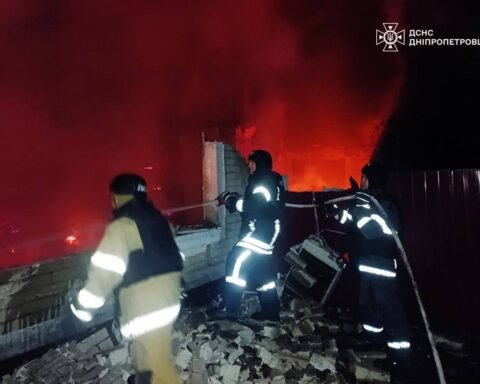 Понад 20 атак на Дніпропетровщині: троє поранених, зруйнована інфраструктура та пожежі