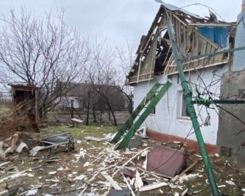 Протягом дня область атакували авіабомбами та дроном: є руйнування і поранений