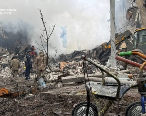 У Синельниківському районі триває пошуково-рятувальна операція після удару КАБом