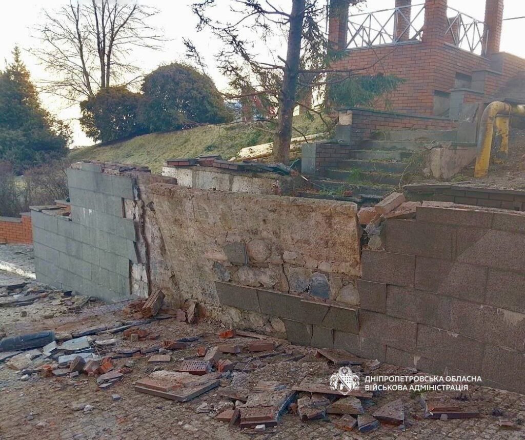 Дніпропетровщина під масованою атакою дронів: пошкоджені будинки та інфраструктура, є поранений