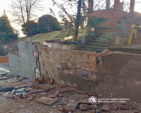 Дніпропетровщина під масованою атакою дронів: пошкоджені будинки та інфраструктура, є поранений