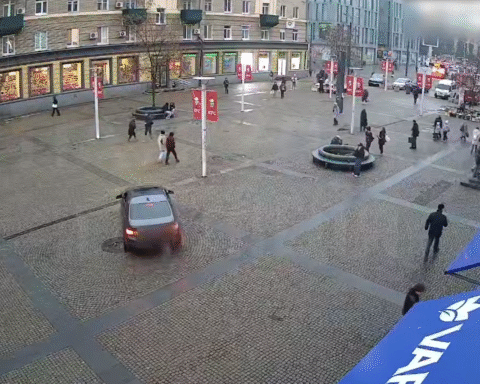 На Європейській площі в Дніпрі водій їздив пішохідною зоною