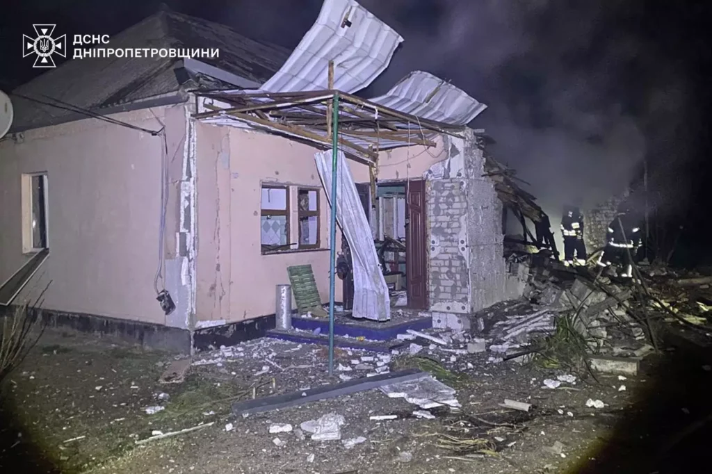 Понад 10 ударів дронами й артилерією: наслідки нічної атаки на Дніпропетровщині
