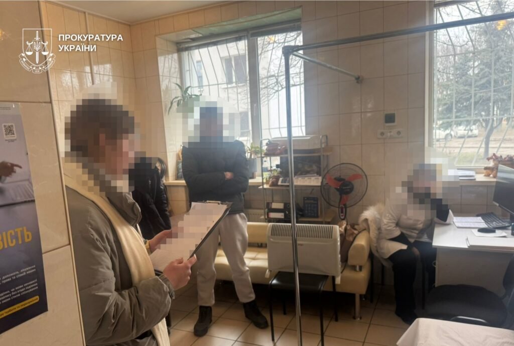 Схема з інвалідністю за $4500: на Дніпропетровщині підозрюють трьох працівників лікарні