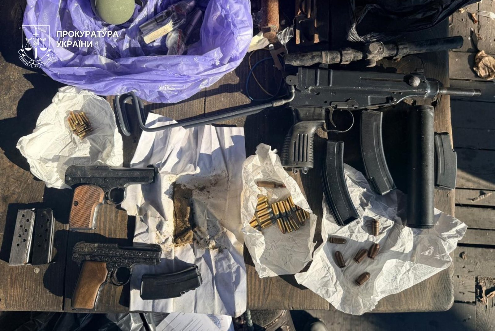 У Дніпрі викрили чоловіків, які продавали зброю через мілітарі-аукціон