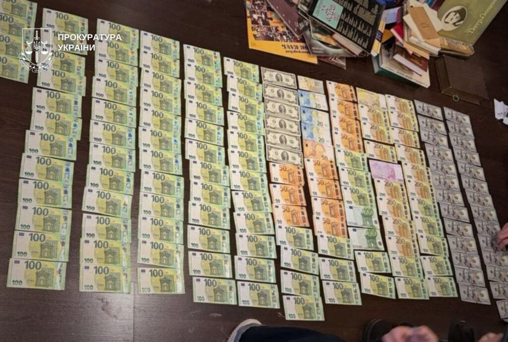 У Дніпрі викрили чоловіків, які продавали зброю через мілітарі-аукціон