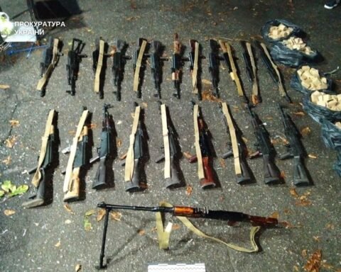 У Кривому Розі викрили схему продажу зброї з фронту: вилучено тисячі патронів