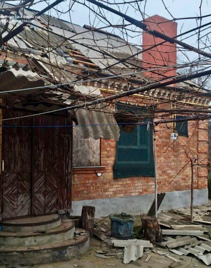 Ворожі війська атакували кілька районів Дніпропетровщини: поранена жінка та пошкоджені будинки