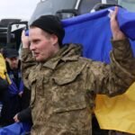 Ще 302 українці повертаються з російського полону: серед них військові та цивільні
