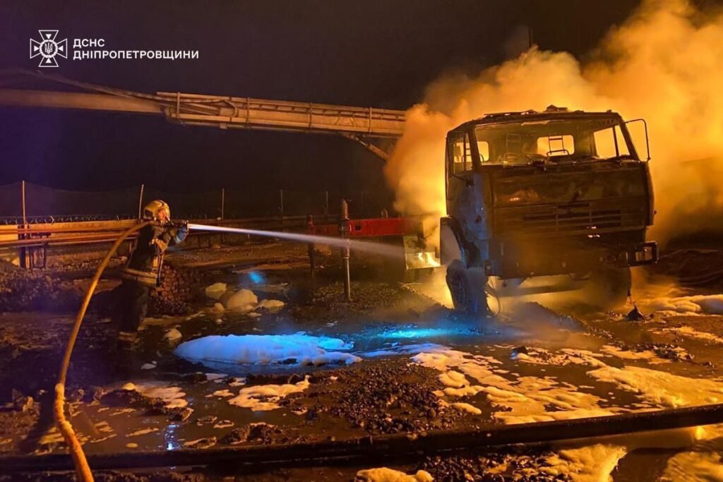 Росіяни завдала удару по рятувальниках у Самарівському під час ліквідації пожежі