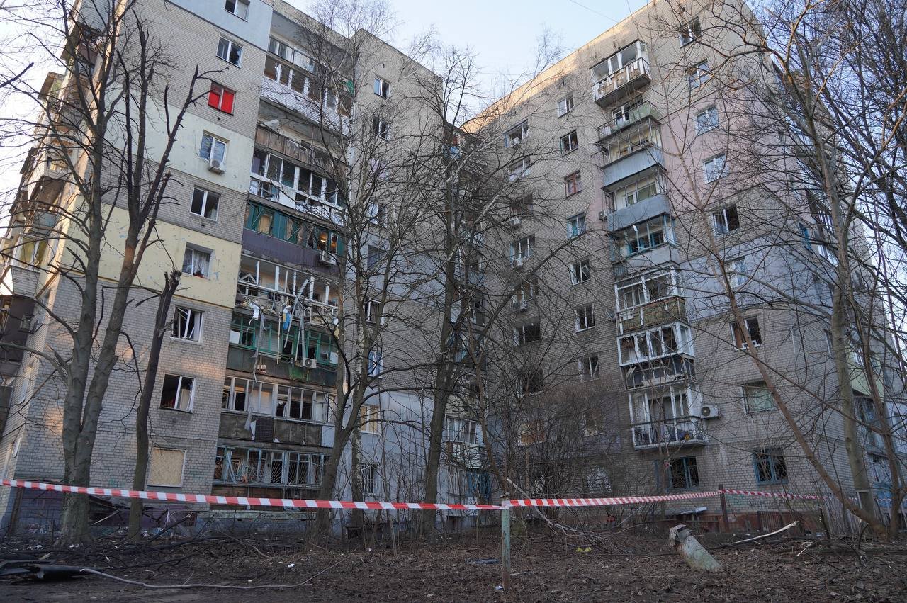 Російська атака на Дніпро та область: поранені 10 людей, пошкоджені будинки та автобус