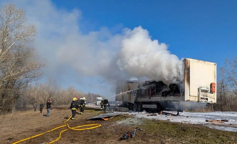 На в’їзді до Дніпра загорілася вантажівка