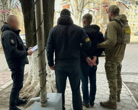 У Дніпрі затримали військового, який намагався купити фіктивне призначення у бойовий підрозділ