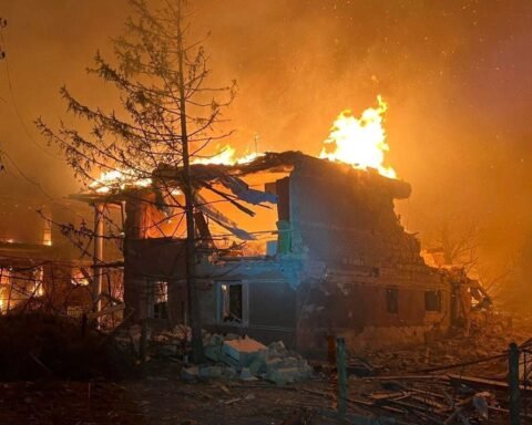 Дніпропетровщина зазнала нових атак: є поранені, зруйновані будинки та пошкоджене підприємство