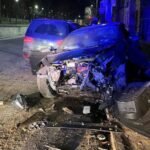 У Дніпрі 17-річний хлопець на Tesla врізався в будівлю та авто