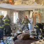 У Вільногірську стався вибух у багатоповерхівці: рятувальники евакуювали трьох людей, серед них дитина